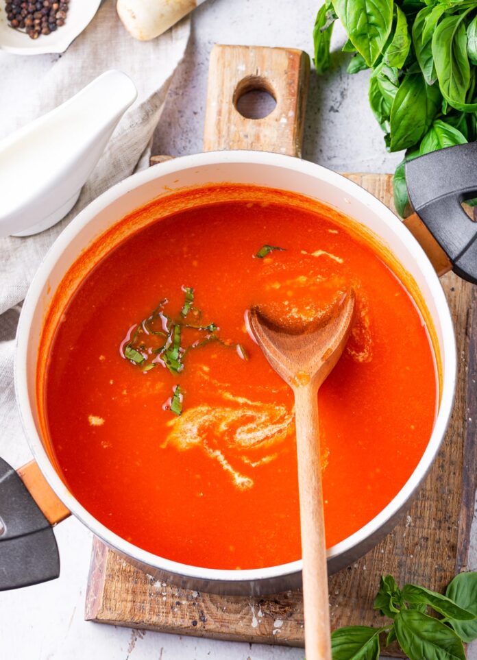 En hiver, vous pouvez utiliser à la place la sauce tomate ou la sauce tomate.